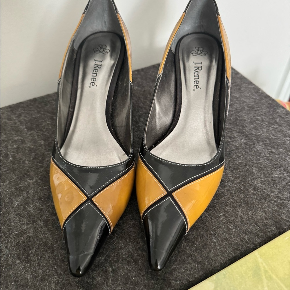 Pumps - Picture 3 of 4